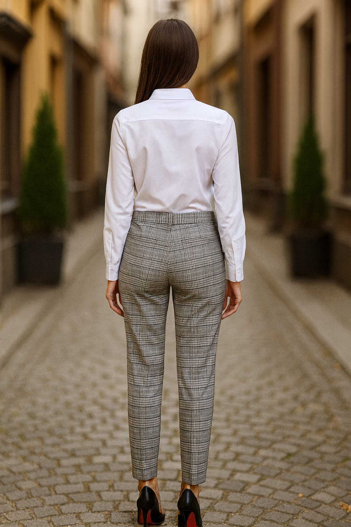 Панталон тип цигара в светлосиво каре