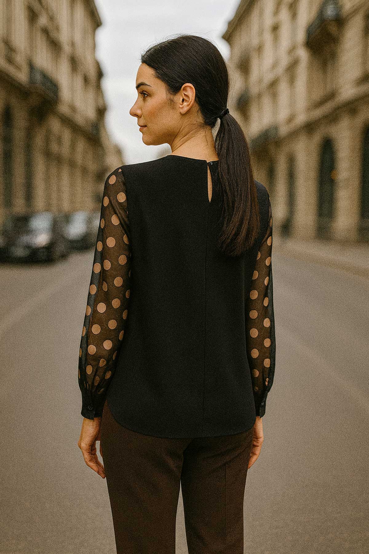 Черна риза с ръкави в златисти точки | Вили Стил Черна риза с ръкави в златисти точки
