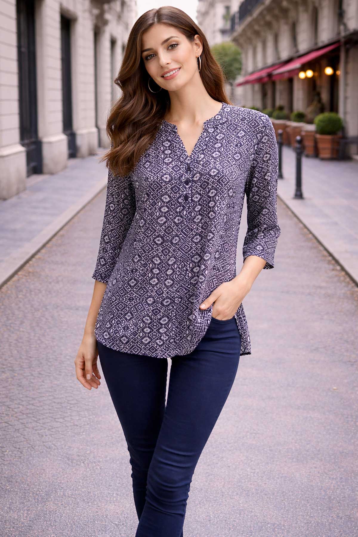 Дамска шифонена риза с геометричен десен в тъмносиньо