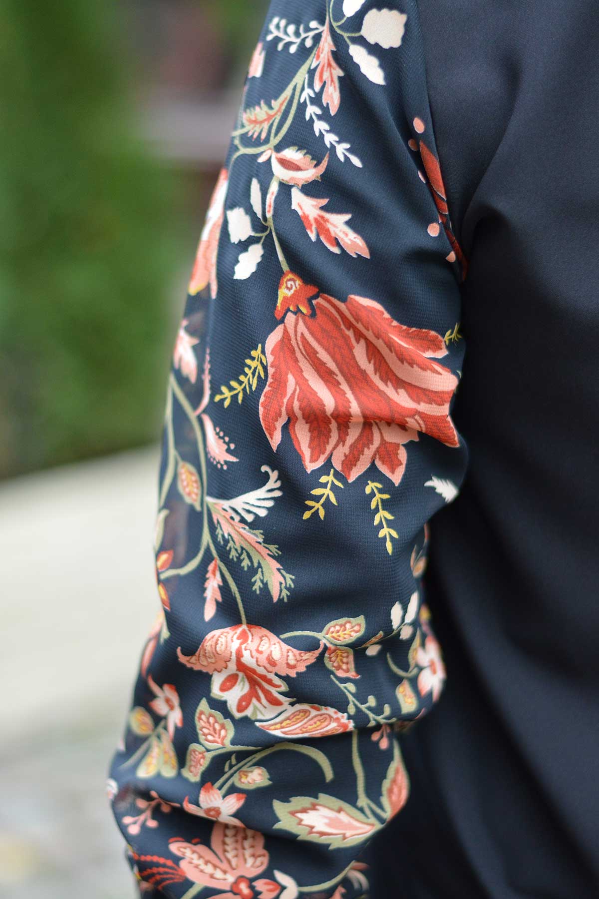 Риза „Нощна градина“ с шифонени ръкави