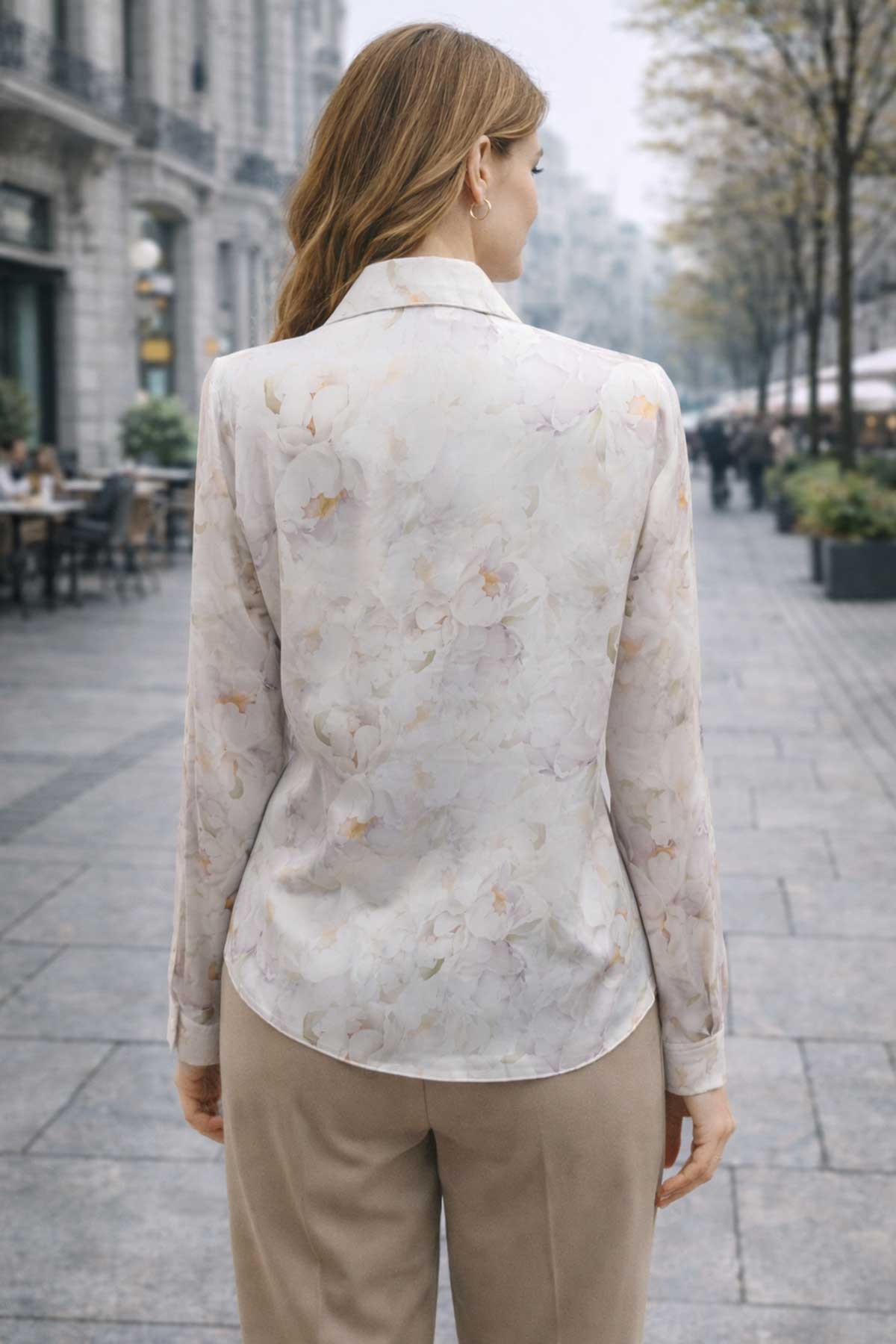 Сатенена риза с нежен флорален принт