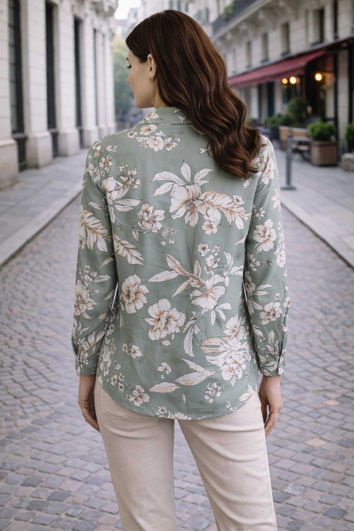 Дамска риза в зелено с флорален принт