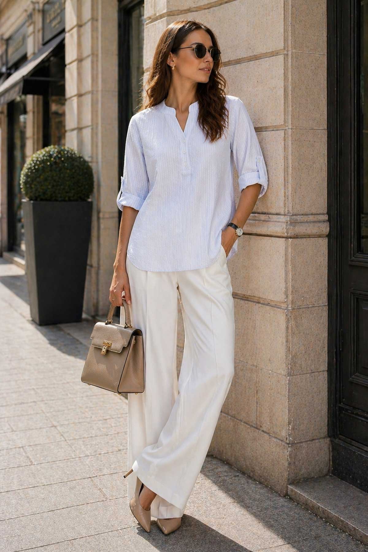 Светла риза с фин релеф и свободен силует