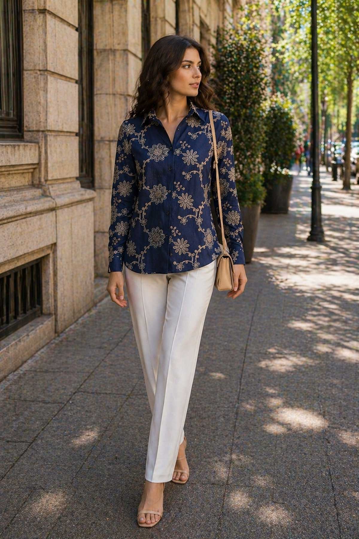 Дънкова риза с бродиран флорален десен