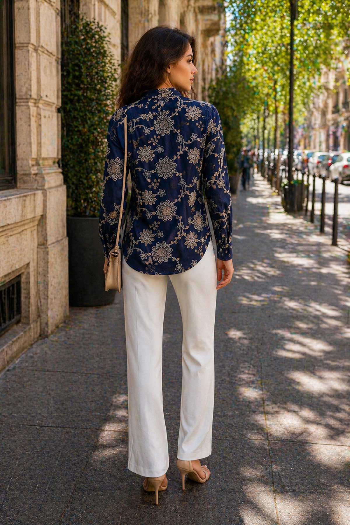 Дънкова риза с бродиран флорален десен