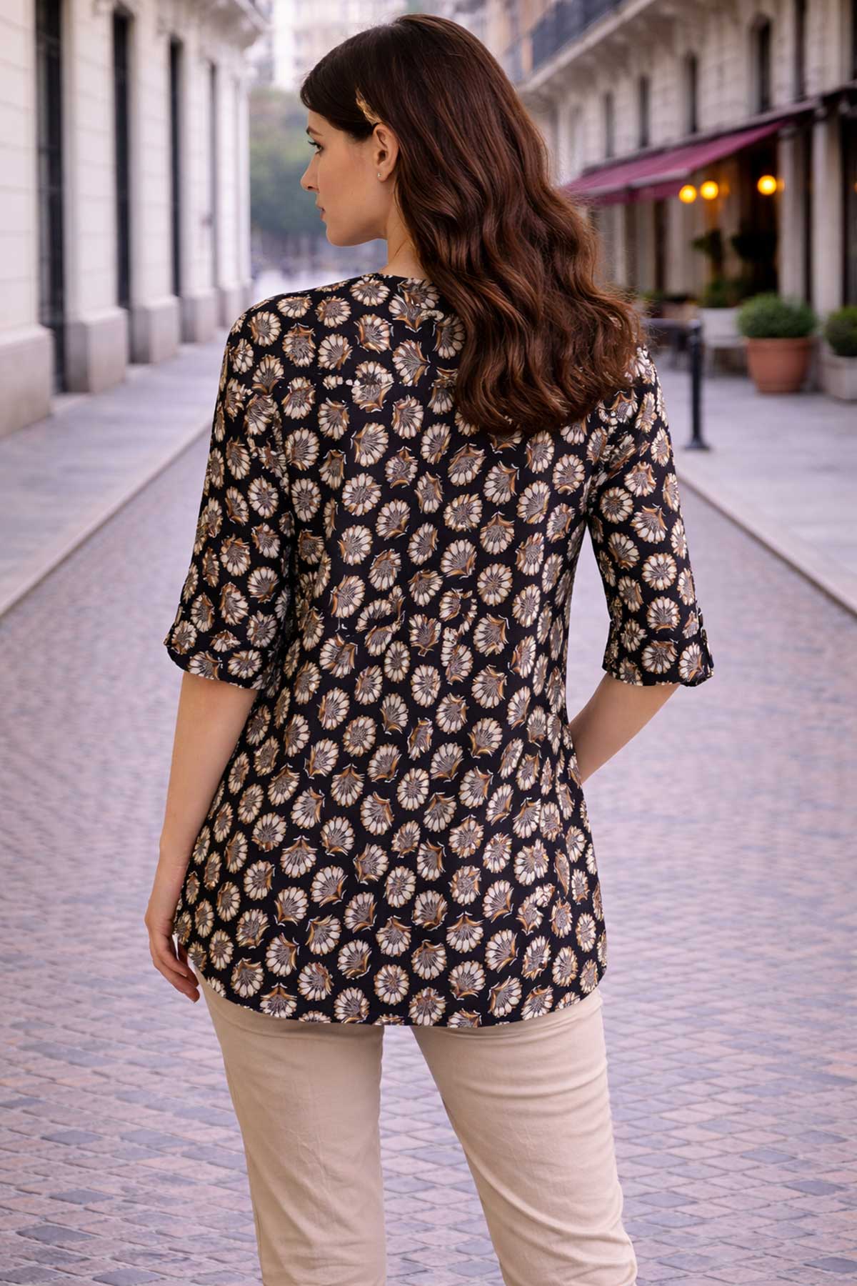 Дамска риза с флорален принт в черно и бежово