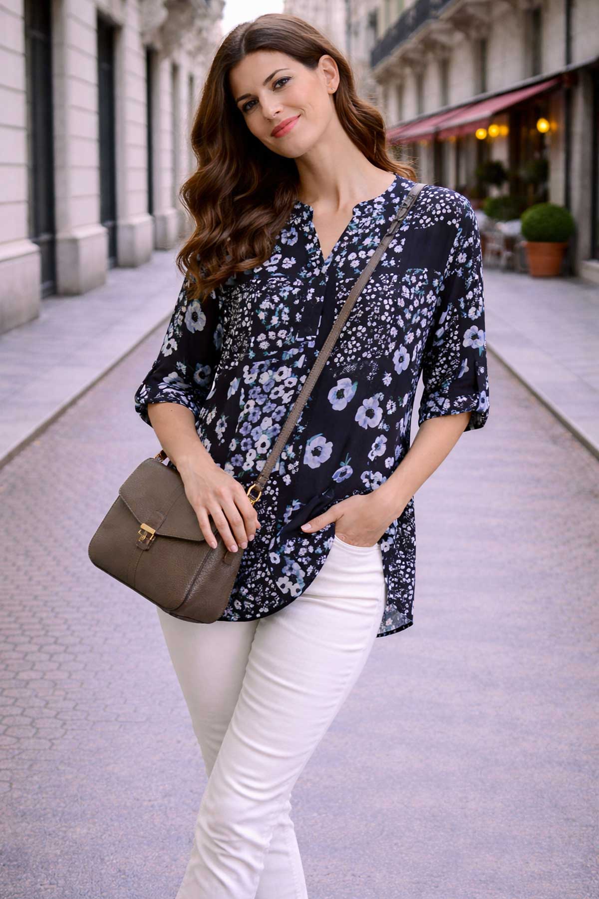 Дамска черна риза с флорален принт