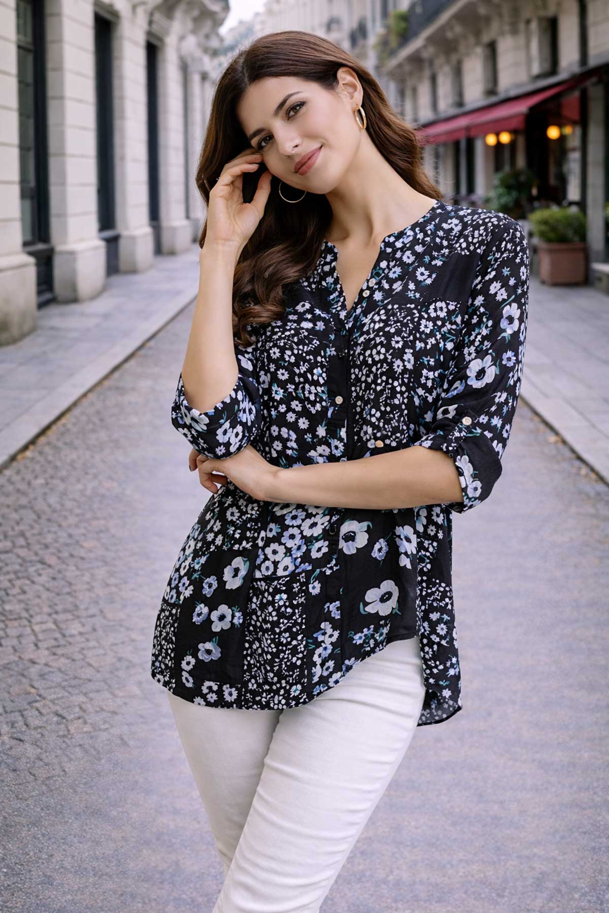 Дамска черна риза с флорален принт