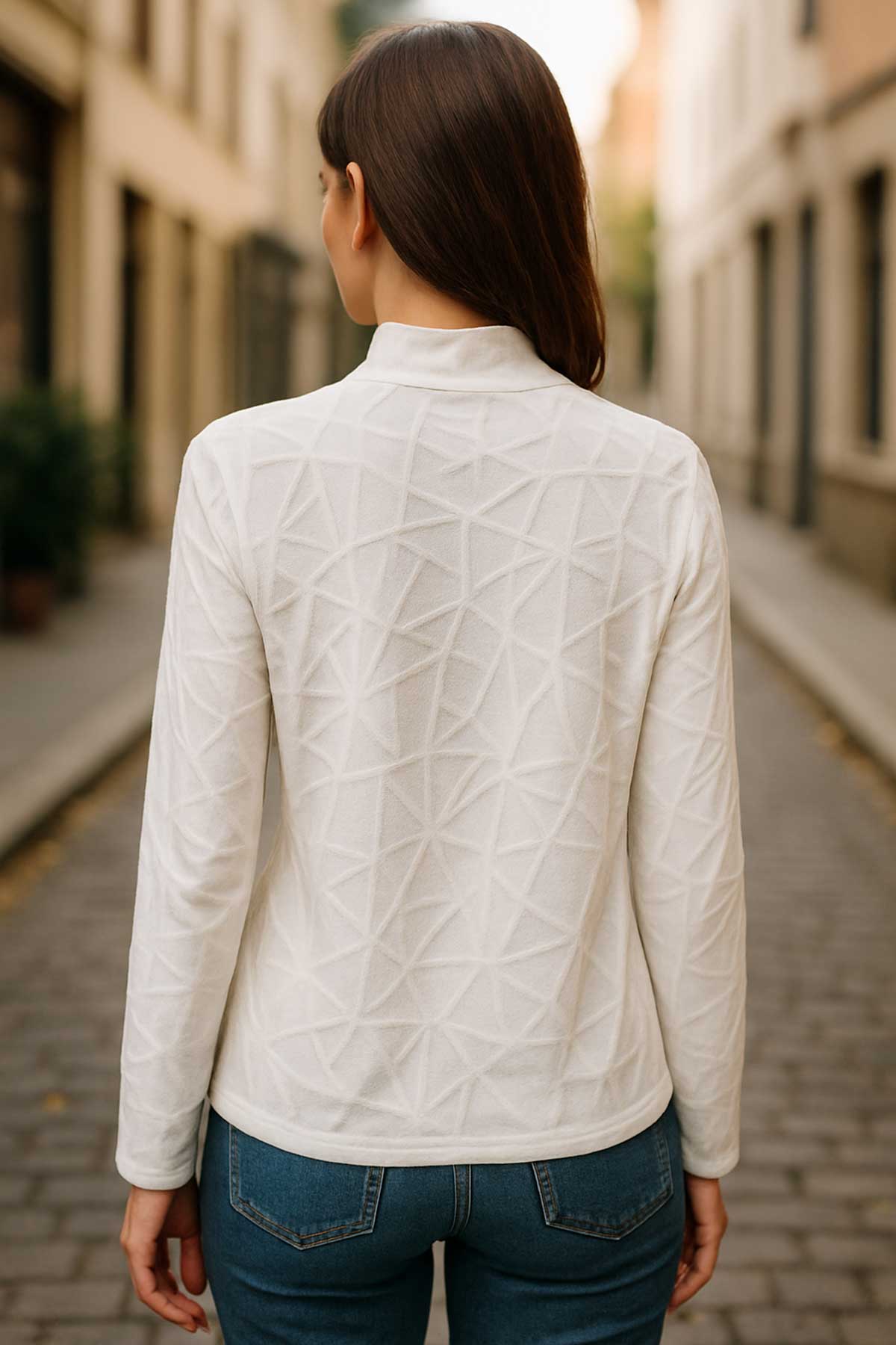 Блуза полу-поло от бяло релефно трико | Вили Стил Блуза полу-поло от бяло релефно трико