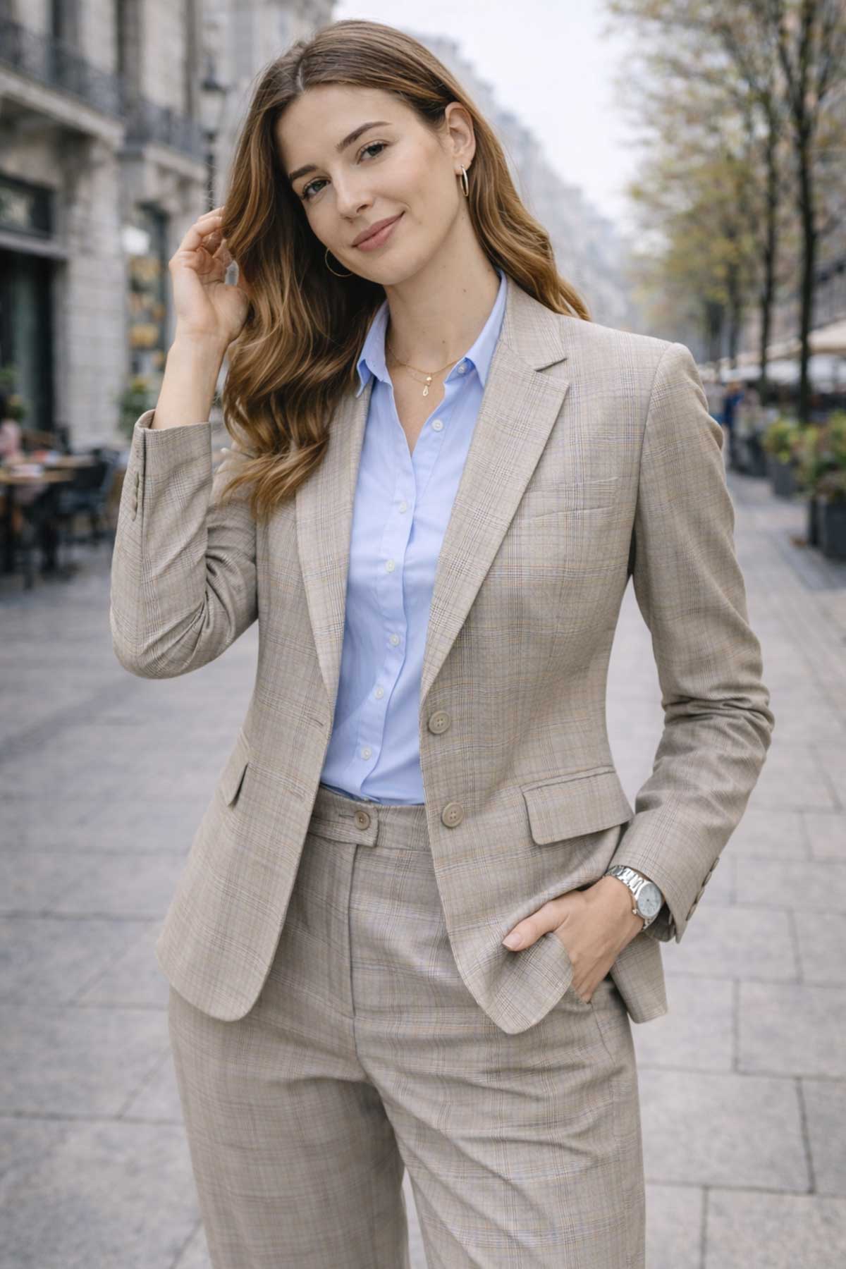 Дамски костюм в бежово каре