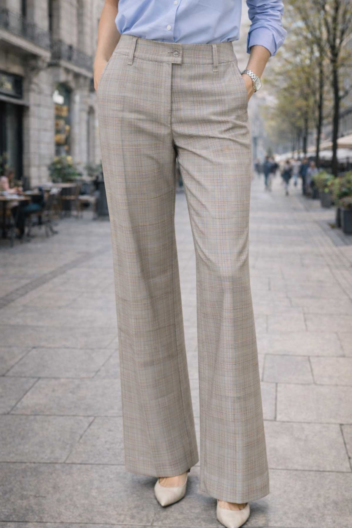 Дамски костюм в бежово каре