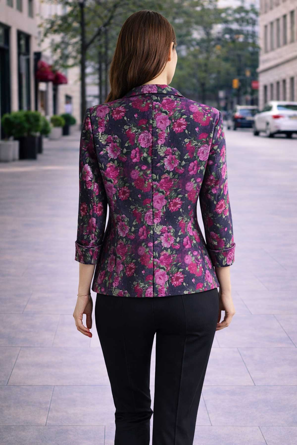 Флорално сако в тъмна основа с втален силует