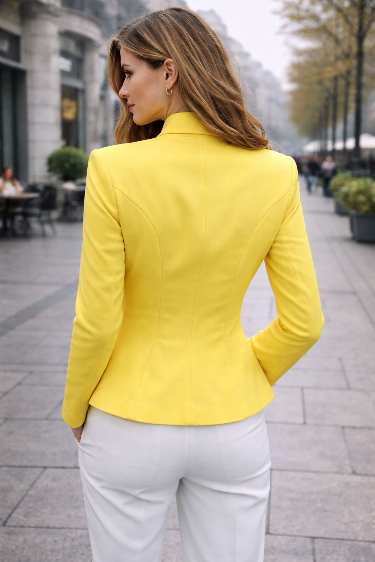 Елегантно жълто сако с дизайнерско деколте