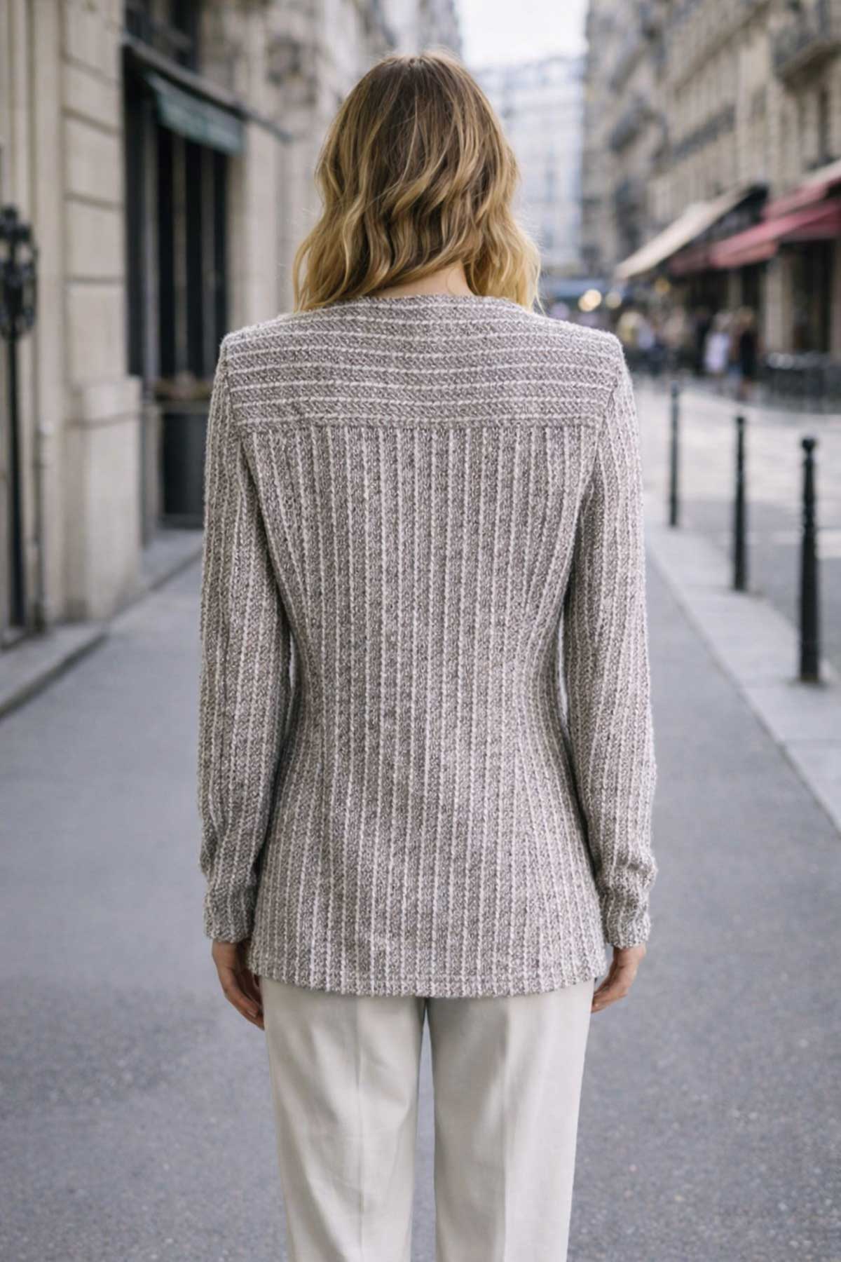 Дамско яке в екрю меланж със сребрист ефект