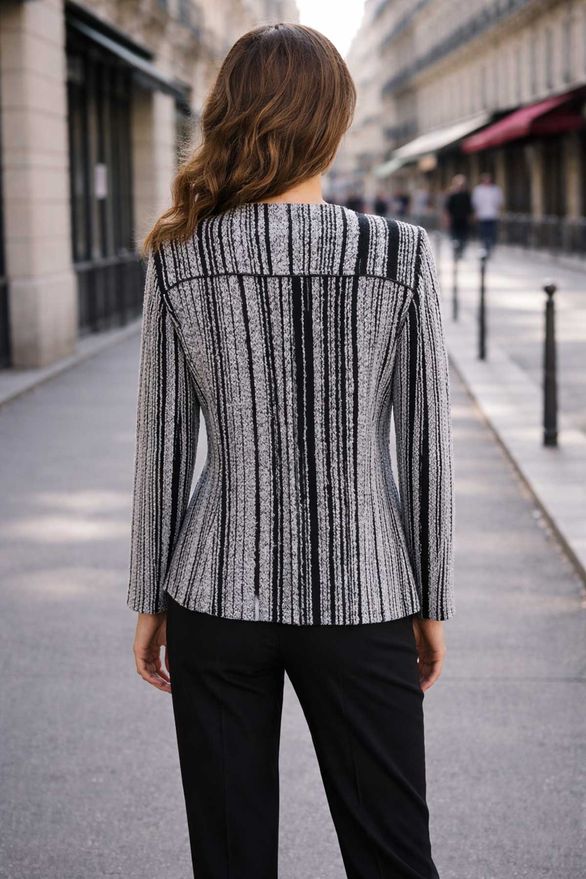 Дамско трикотажно яке в черно и сиво с цип