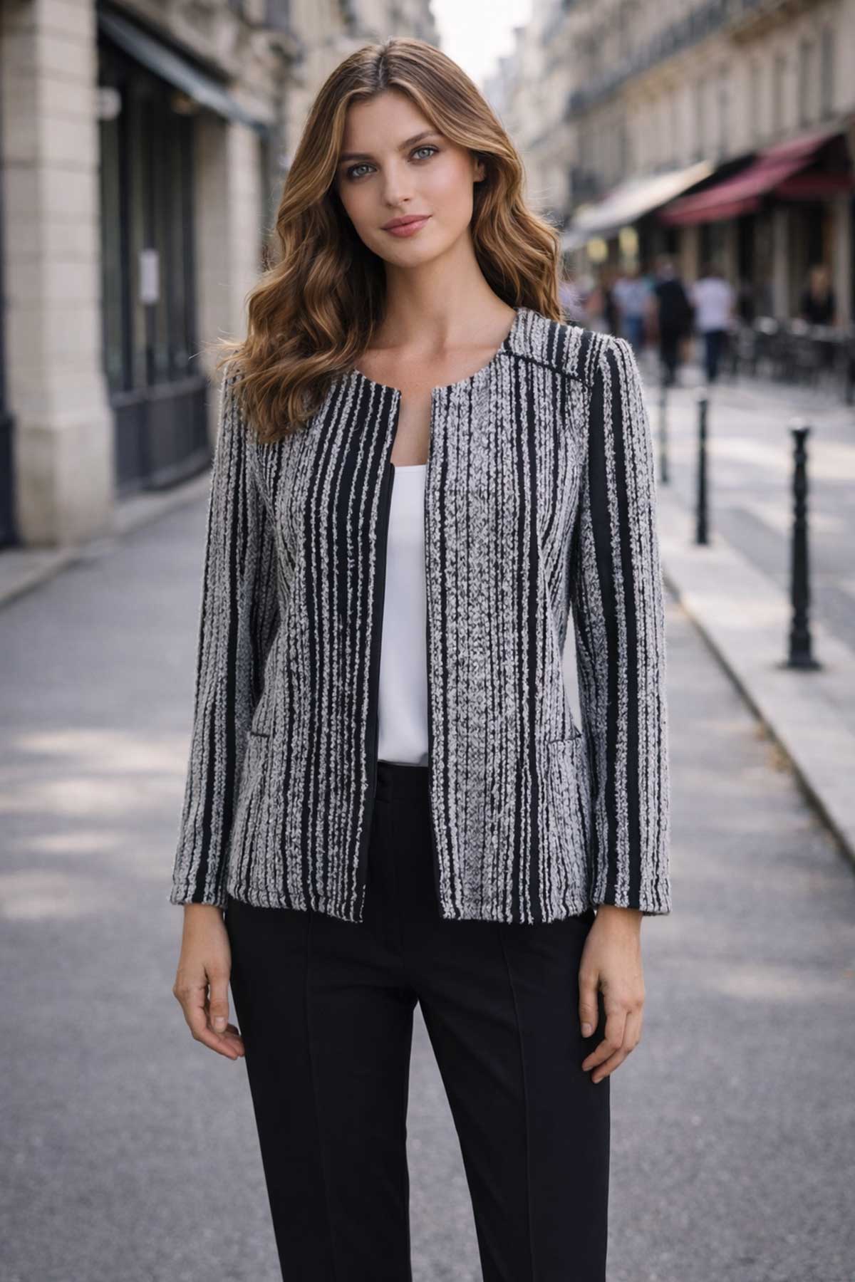 Дамско трикотажно яке в черно и сиво с цип