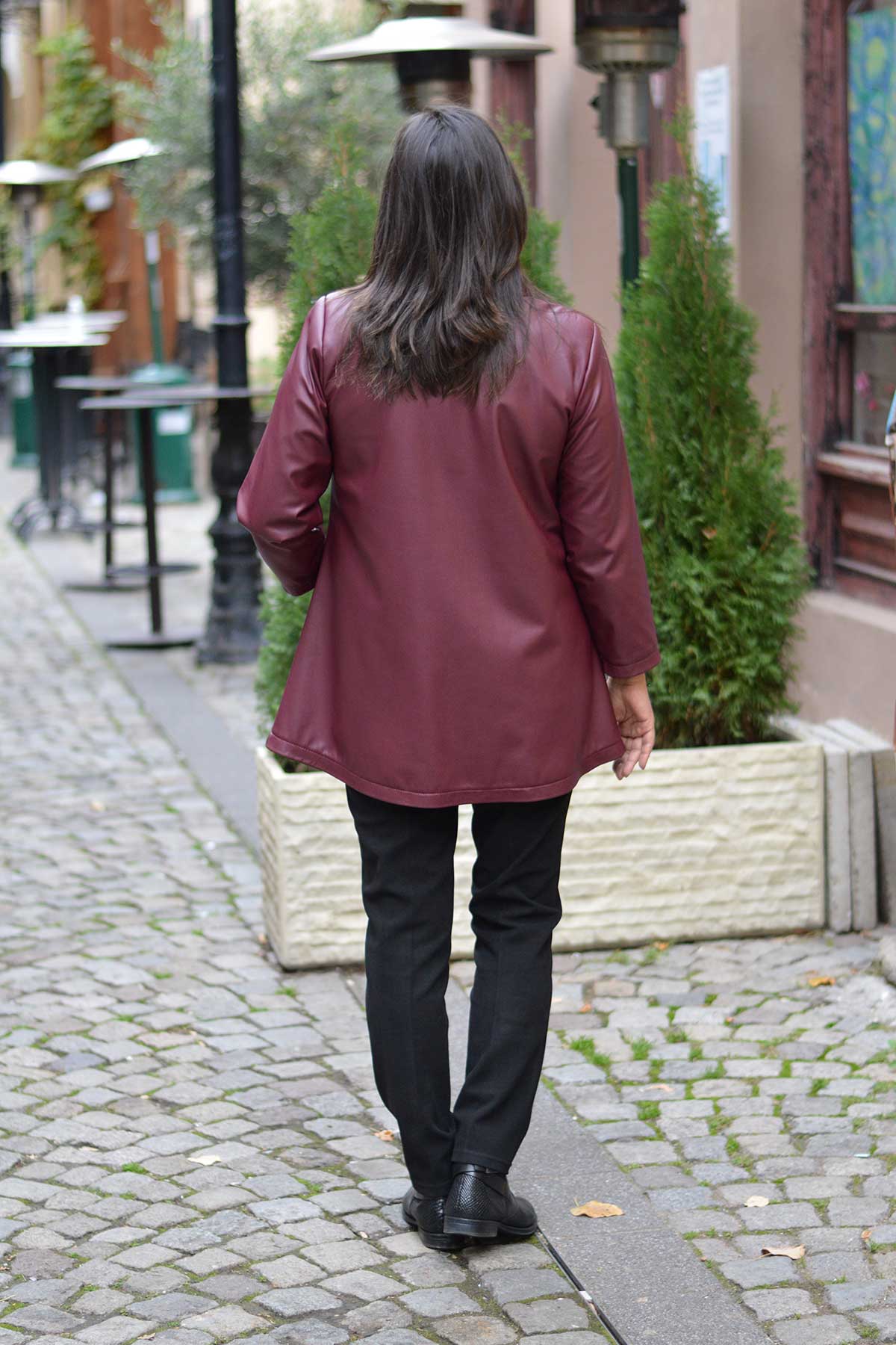 Манто в бордо от еко кожа | Вили Стил Манто в бордо от еко кожа