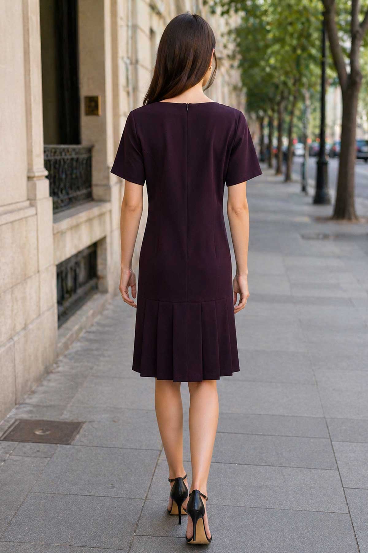 Рокля в бордо с плисета