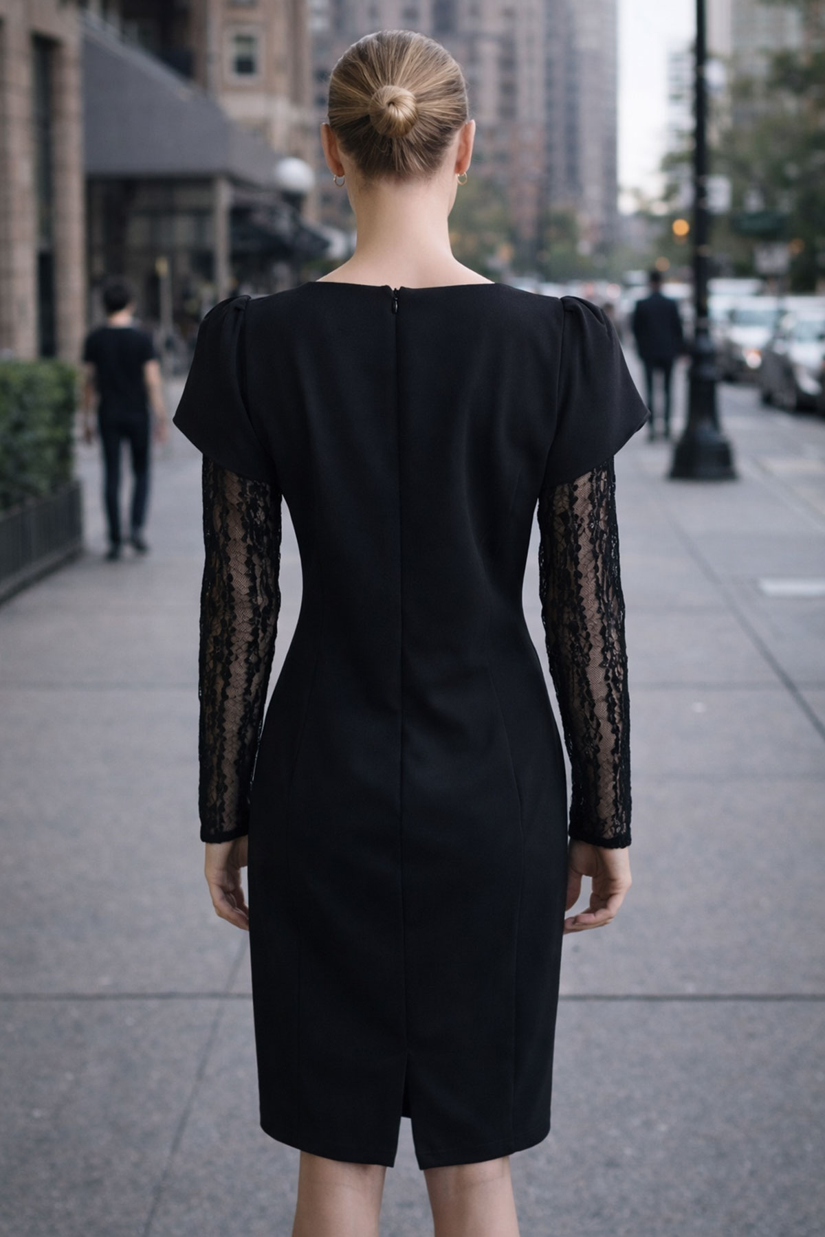 Елегантна черна рокля с дантелени ръкави