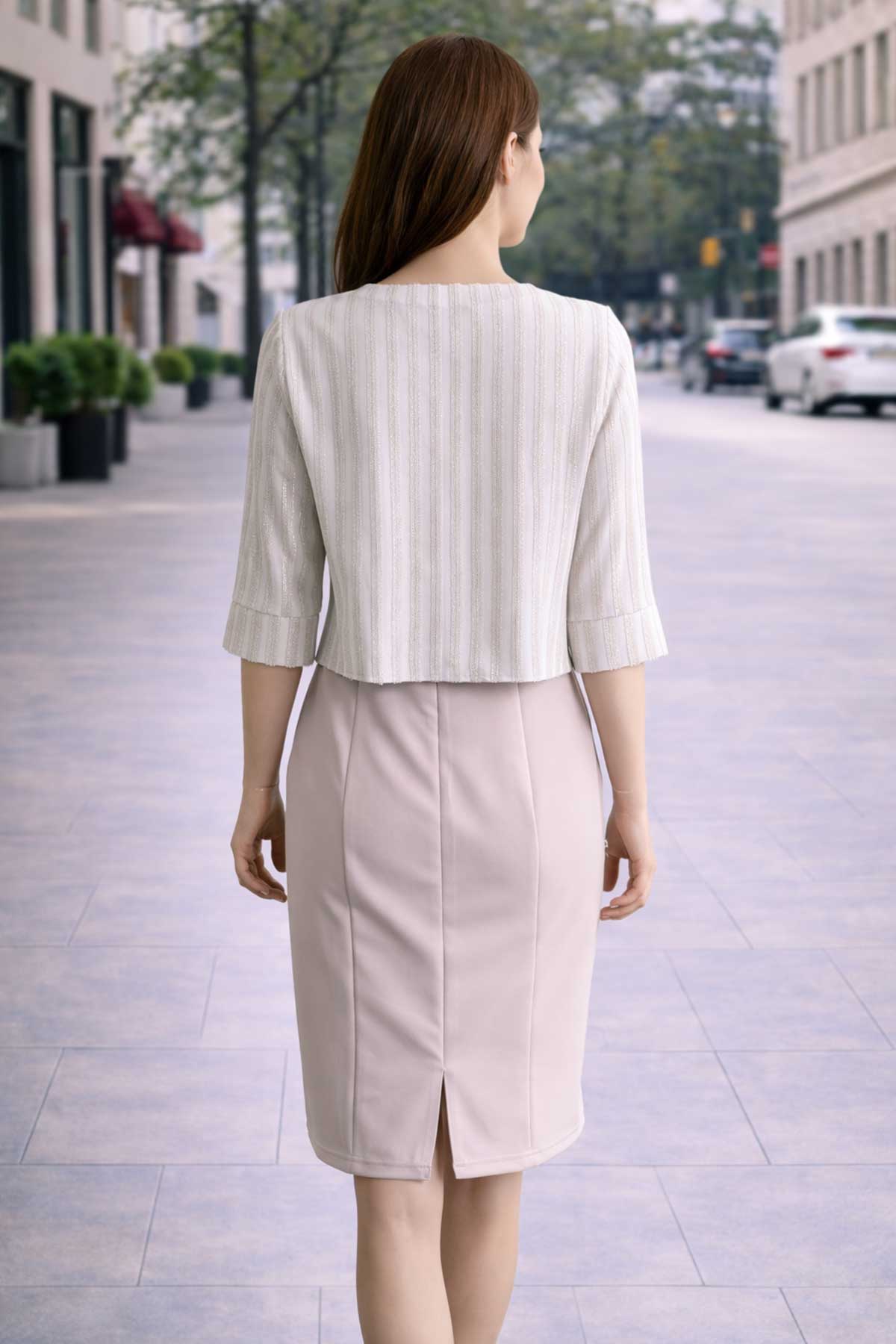 Елегантен комплект в бежово с ефирен жакет