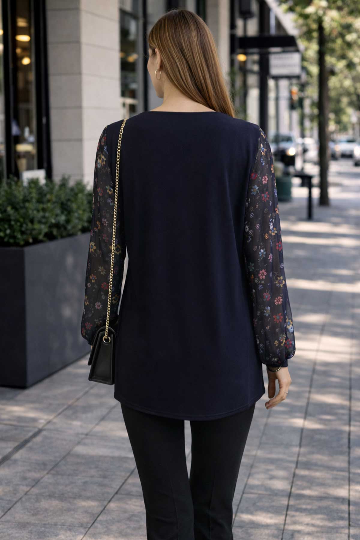 Тъмносиня туника с флорален принт